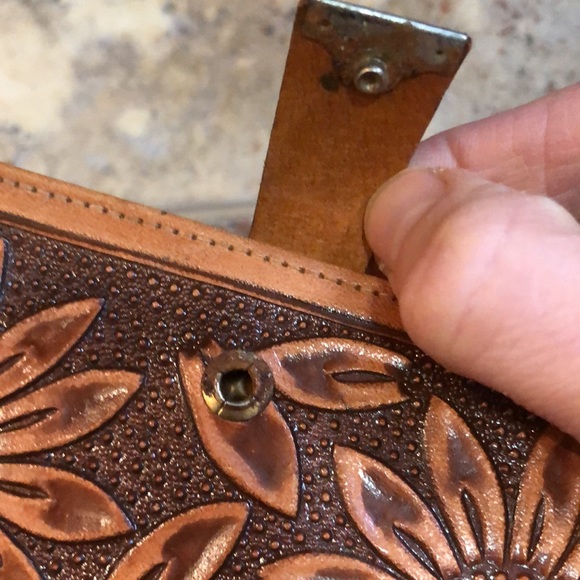 Beautifully Floral Tooled Vintaged Leather Wallet - Picture 11 of 13